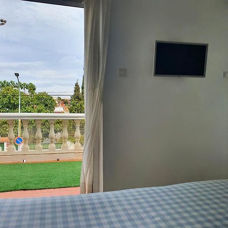 ベナルマデナAtico En Puerto Marinaアパートメント エクステリア 写真